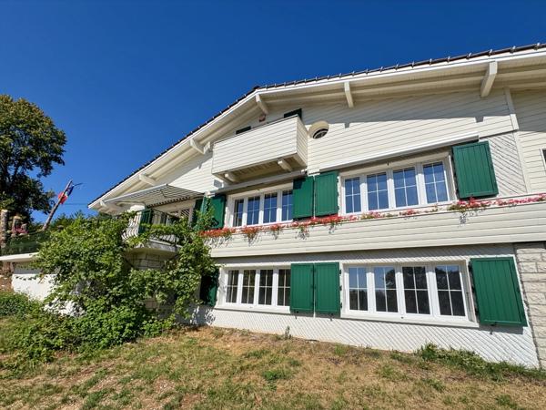 Chalet d’exception de 5 chambres sur les hauteurs de Gex – Vue panoramique sur le lac Léman