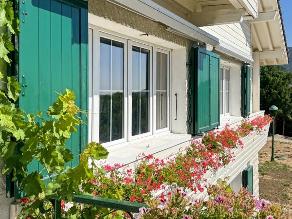 Chalet d’exception de 5 chambres sur les hauteurs de Gex – Vue panoramique sur le lac Léman