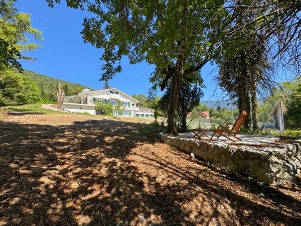 Chalet d’exception de 5 chambres sur les hauteurs de Gex – Vue panoramique sur le lac Léman