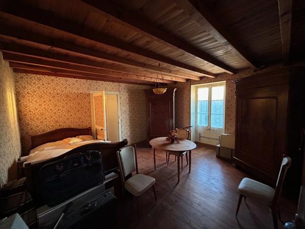 MAISON ANCIENNE A RÉNOVER, BIEN SITUÉE, 3 CHAMBRES, JARDIN 1500 M²