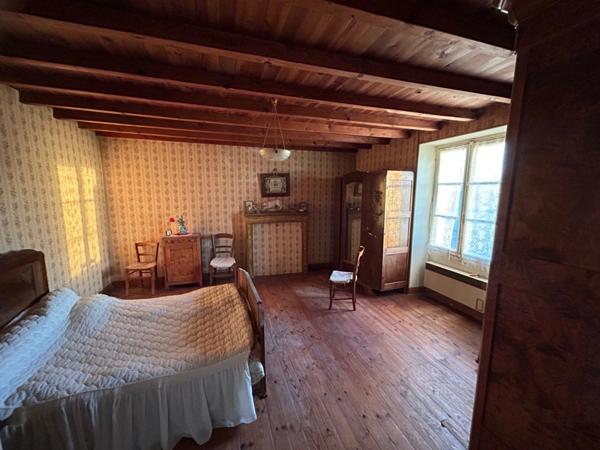 MAISON ANCIENNE A RÉNOVER, BIEN SITUÉE, 3 CHAMBRES, JARDIN 1500 M²