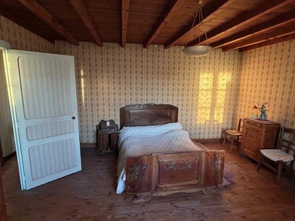 MAISON ANCIENNE A RÉNOVER, BIEN SITUÉE, 3 CHAMBRES, JARDIN 1500 M²