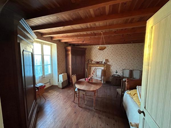 MAISON ANCIENNE A RÉNOVER, BIEN SITUÉE, 3 CHAMBRES, JARDIN 1500 M²