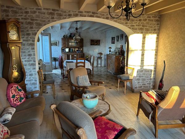 MAISON ANCIENNE A RÉNOVER, BIEN SITUÉE, 3 CHAMBRES, JARDIN 1500 M²