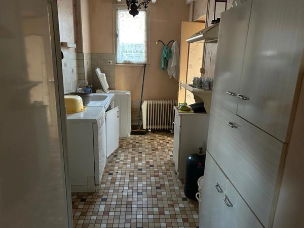 MAISON ANCIENNE A RÉNOVER, BIEN SITUÉE, 3 CHAMBRES, JARDIN 1500 M²