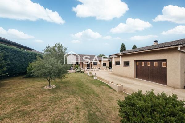 MAISON DE PLAIN-PIED AVEC PISCINE – QUARTIER TRÈS RECHERCHÉ