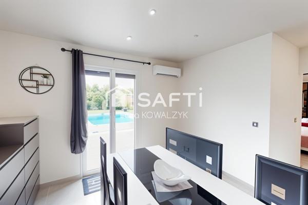 MAISON DE PLAIN-PIED AVEC PISCINE – QUARTIER TRÈS RECHERCHÉ