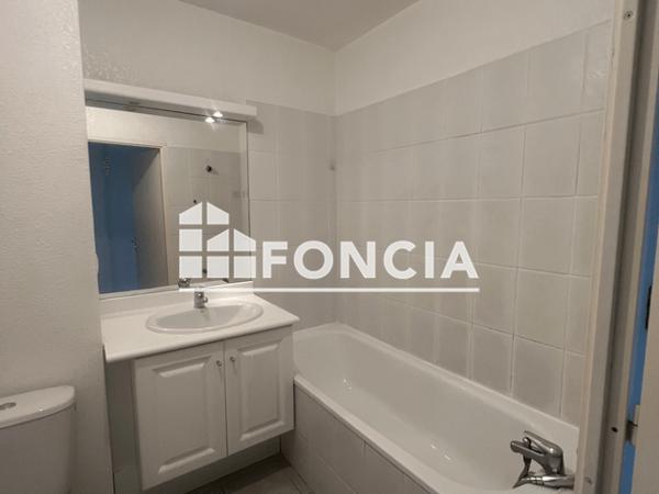 Location Appartement 2 pièces 43.15 m² - 44 AV DU DOCTEUR SCHWEITZER Perpignan 66000