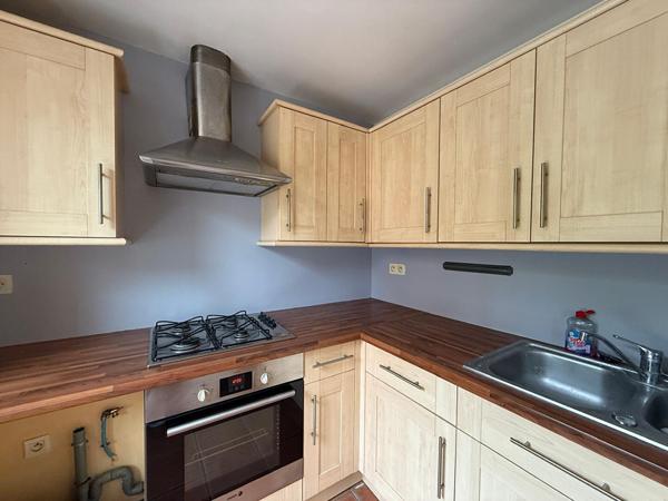 A LOUER - MAUZAC - Grand appartement 2 pièces de 66 m² au rez de chaussée avec cuisine équipée - G1271-LC