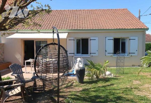 Pavillon de plain-pied, env. 78m2 habitables, construit en 2006 et comprenant :
. entrée dans ...