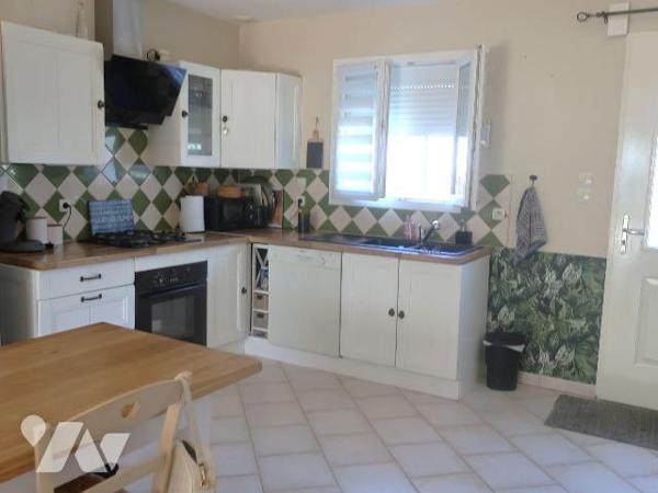 Pavillon de plain-pied, env. 78m2 habitables, construit en 2006 et comprenant :
. entrée dans ...