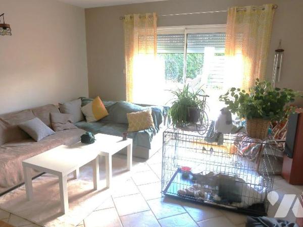 Pavillon de plain-pied, env. 78m2 habitables, construit en 2006 et comprenant :
. entrée dans ...