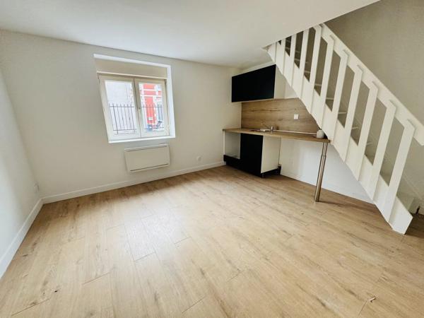 Location                                                      Appartement
                        
                     2 pièces                      40 m2                     à Saint-Quentin