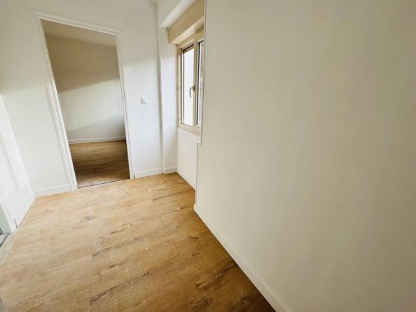 Location                                                      Appartement
                        
                     2 pièces                      40 m2                     à Saint-Quentin