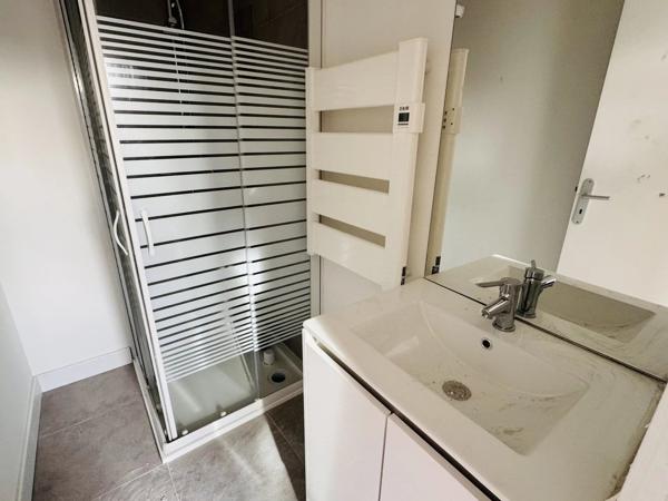Location                                                      Appartement
                        
                     2 pièces                      40 m2                     à Saint-Quentin