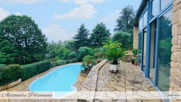 Dpt Vendée (85), à vendre FONTENAY LE COMTE maison d'architecte P9 de 307 m² - Terrain de 4000 m²