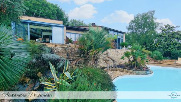 Dpt Vendée (85), à vendre FONTENAY LE COMTE maison d'architecte P9 de 307 m² - Terrain de 4000 m²