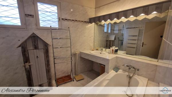 Dpt Vendée (85), à vendre FONTENAY LE COMTE maison d'architecte P9 de 307 m² - Terrain de 4000 m²