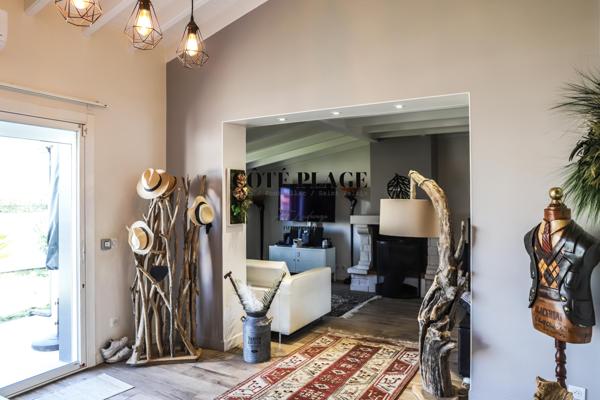 Vaux-sur-Mer (17640) VAUX-SUR-MER - MAISON ENTIEREMENT RÉNOVÉE AVEC GOÛT AU PRIX DE 599 000 € FAI