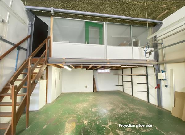 Local d'activité à transformer en loft de 70 m2