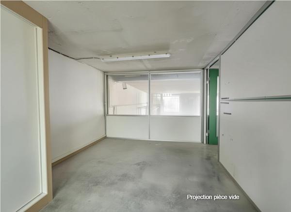 Local d'activité à transformer en loft de 70 m2