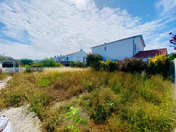 OPPORTUNITE RARE SUR UN SECTEUR RECHERCHE TERRAIN DE 354 M2 BORNE PLEIN SUD