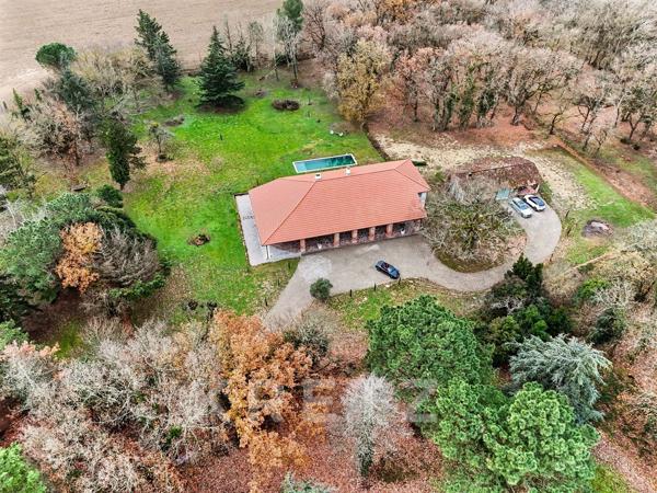 Demeure de carctère au coeur d'un parc et aux portes de Toulouse