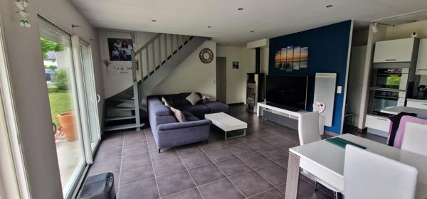 Maison
         5 pièces
        - 110 m² Exclusivité 329 000 € *