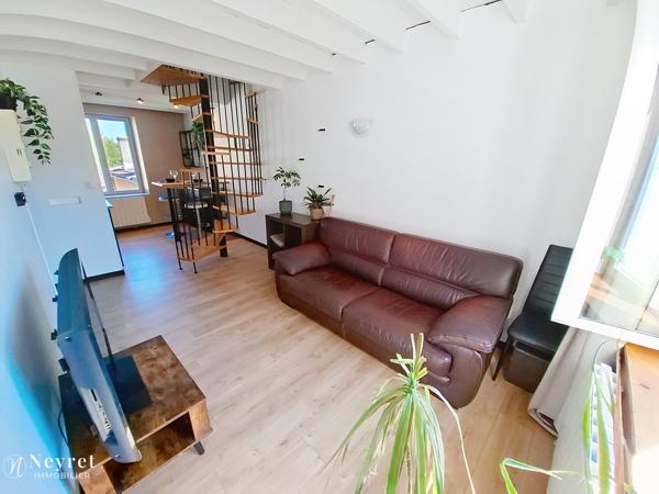 Opportunité à saisir pour investissement : Duplex T2 au cœur du village de 35,85 m² / Cave