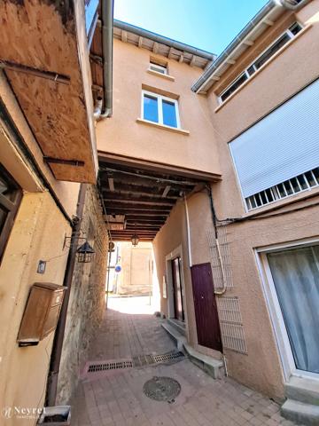 Opportunité à saisir pour investissement : Duplex T2 au cœur du village de 35,85 m² / Cave