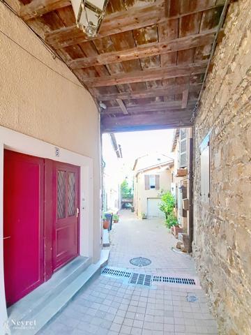 Opportunité à saisir pour investissement : Duplex T2 au cœur du village de 35,85 m² / Cave