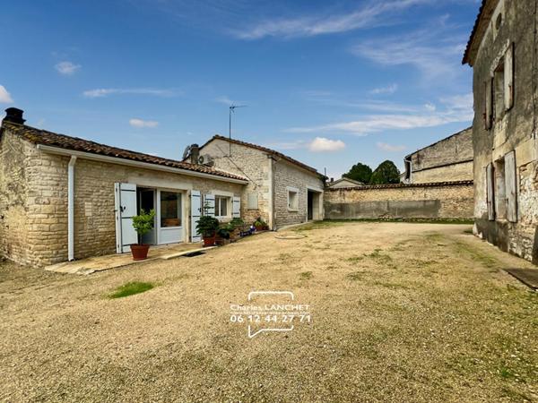 Ensemble immobilier proche rouillac