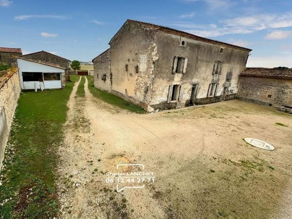 Ensemble immobilier proche rouillac