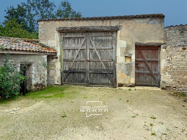 Ensemble immobilier proche rouillac