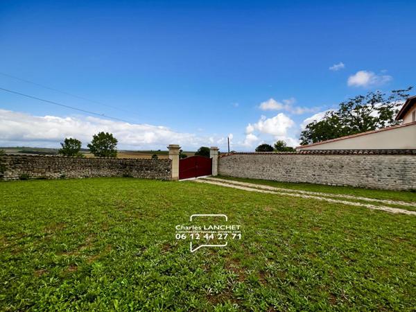 Ensemble immobilier proche rouillac