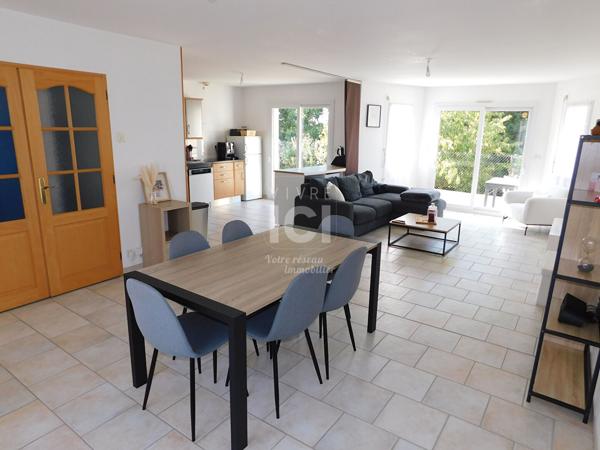 Maison de plain-pied avec grand sous-sol et beaux volumes .Mûrs-Érigné