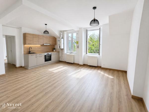 Unieux Bourg T3 de 61,85 m² (85 m² au sol)