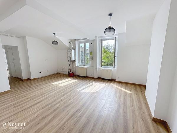 Unieux Bourg T3 de 61,85 m² (85 m² au sol)