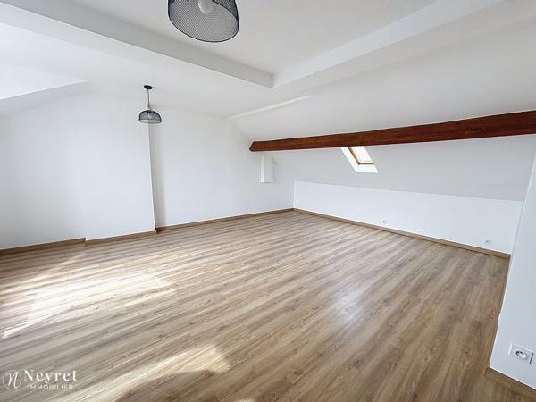Unieux Bourg T3 de 61,85 m² (85 m² au sol)