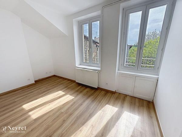 Unieux Bourg T3 de 61,85 m² (85 m² au sol)