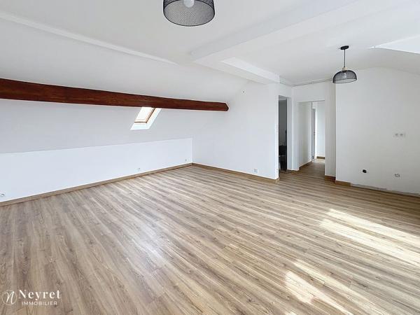 Unieux Bourg T3 de 61,85 m² (85 m² au sol)