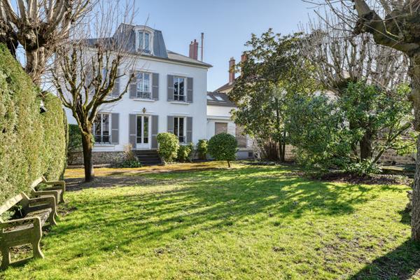Argenteuil (95100) A vendre Argenteuil centre, Villa avec bureaux, 264 m2, 6 chambres, terrain de 925 m2