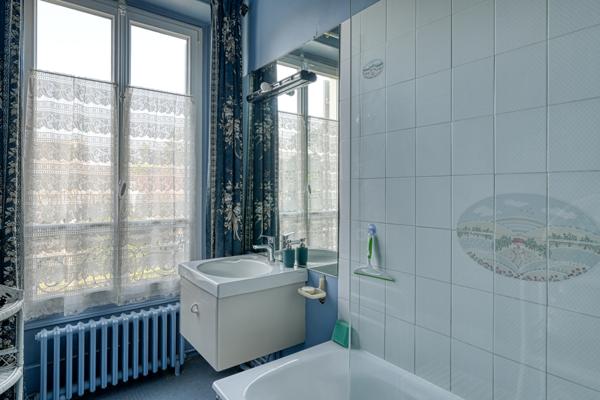 Argenteuil (95100) A vendre Argenteuil centre, Villa avec bureaux, 264 m2, 6 chambres, terrain de 925 m2