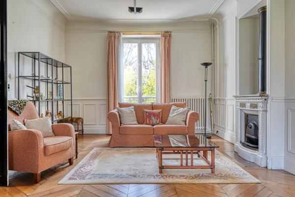 Argenteuil (95100) A vendre Argenteuil centre, Villa avec bureaux, 264 m2, 6 chambres, terrain de 925 m2