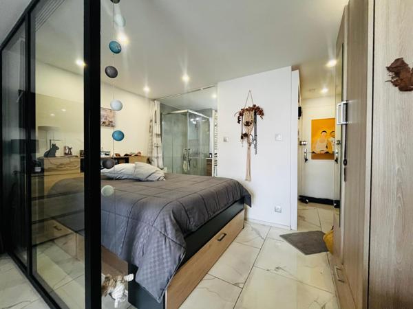 CANET EN ROUSSILON PLAGE, STUDIO VENDU  MEUBLE,AVEC BALCON VUE MER LATERALE!