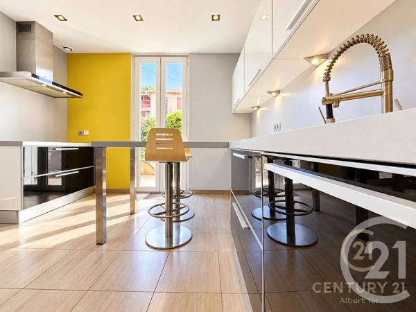 Maison à vendre  6 pièces - 160 m 2   ANTIBES  - 06