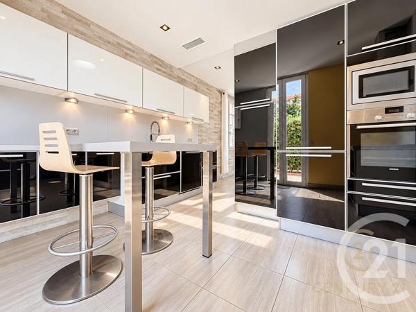 Maison à vendre  6 pièces - 160 m 2   ANTIBES  - 06