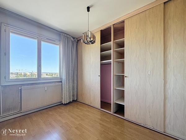 Appartement T3 Bron dernier étage avec balcon et garage