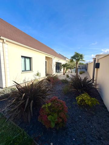 Maison à vendre 7 pièces 193 m² - PERDREAUVILLE (78) - Piscine - garage - plain pied