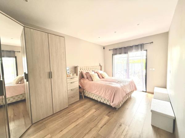 Maison à vendre 7 pièces 193 m² - PERDREAUVILLE (78) - Piscine - garage - plain pied